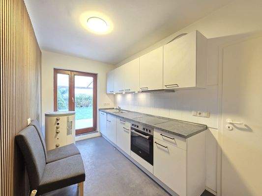 Küche mit Zugang zum Garten EG