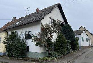 Ansicht mit Nebengebäude