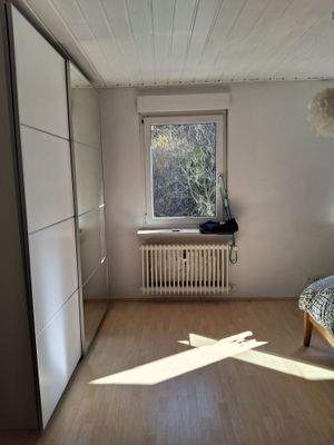 Schlafzimmer 1 OG.jpg