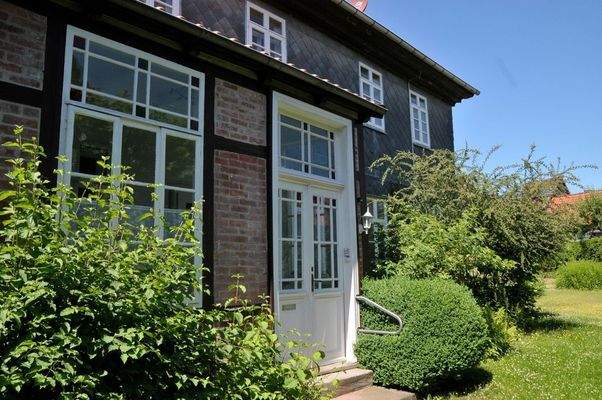 Haupteingang mit Windfang