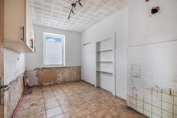 Küche mit Sanierungsbedarf