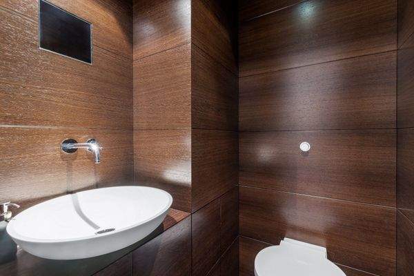 Echtholz veredeltes Gäste-WC