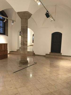 Laden hinten mit Gewölbedecke