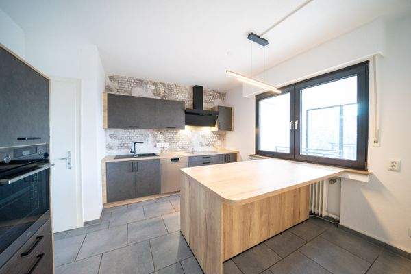 neuwertige Einbauküche - EG