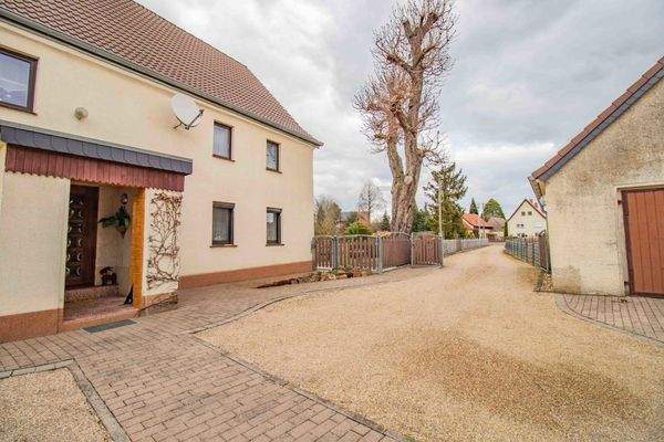 große Einfahrt in den Hof