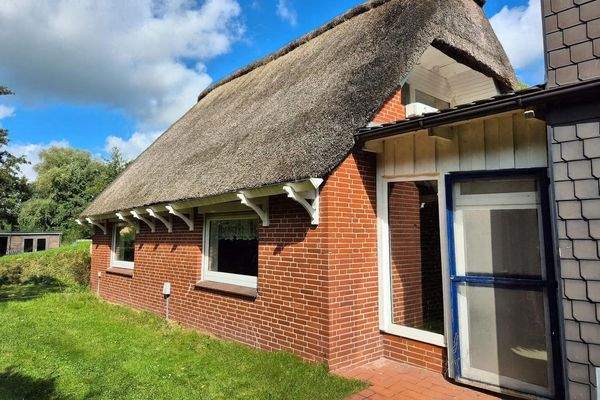 Seitenansicht Reetdachhaus 