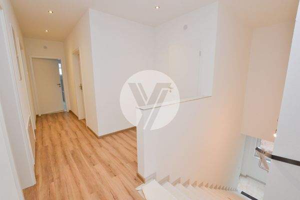 separater Treppenaufgang / Flur