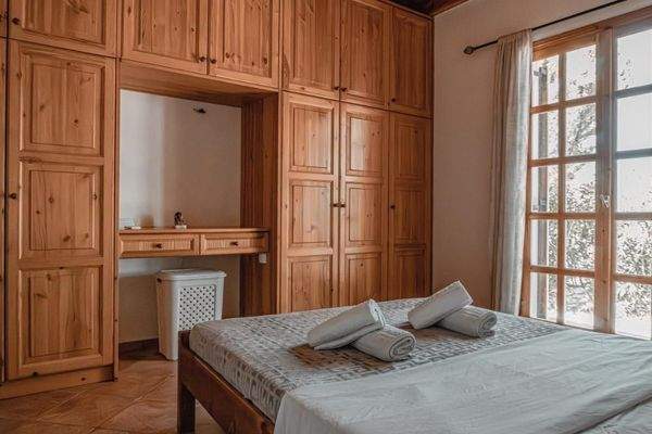 Kreta, Roumeli: Wunderschöne Villa auf dem Land