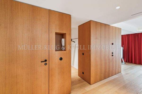 backbone_577089-B_055_HD