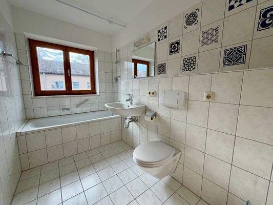 Badezimmer mit Badewanne