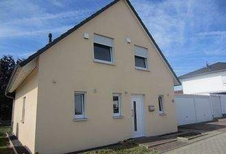 Eingang mit Doppelgarage