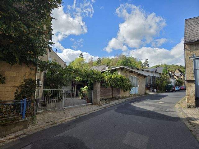 Wohnhaus + 2 Hallengeb&auml;uden in Rieden zw. Mayen u. Mendig