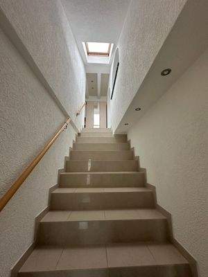 Treppenaufgang 1.OG.jpeg