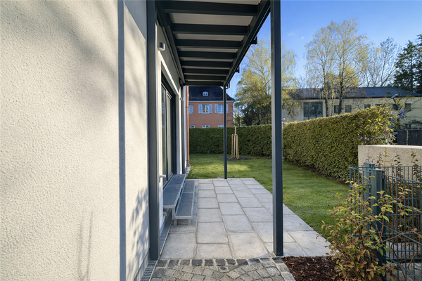 Südterrasse mit Garten