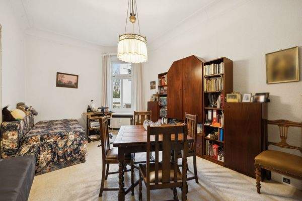 Esszimmer mit Blick zum Garten