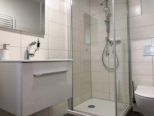 Badezimmer mit Dusche