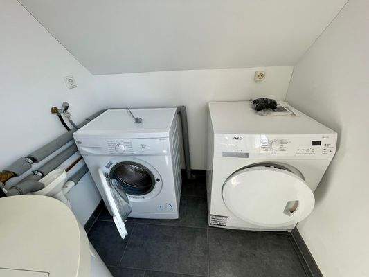 Waschmaschine u. Trockner im OG.jpeg