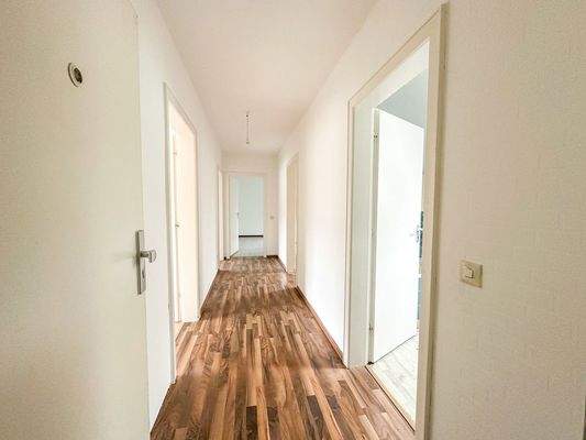 Flur DG (Leerwohnung)