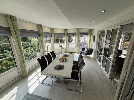 Wintergarten mit Essbereich