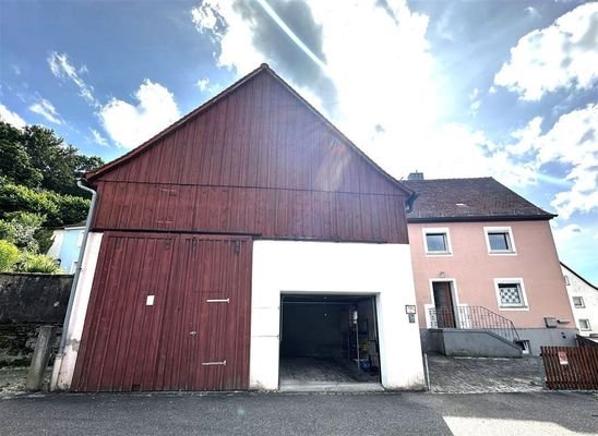 Scheune und Garage