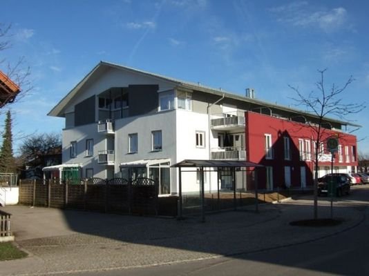 Bushaltestelle direkt vor der Anlage
