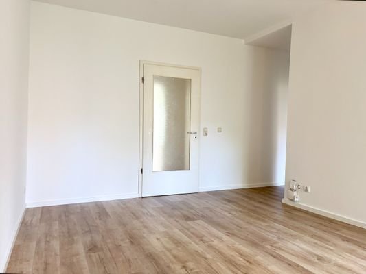 Wohnzimmer mit Balkon