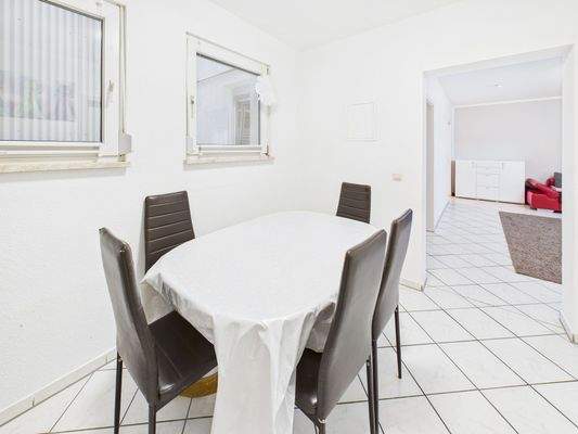 Küche mit Essbereich