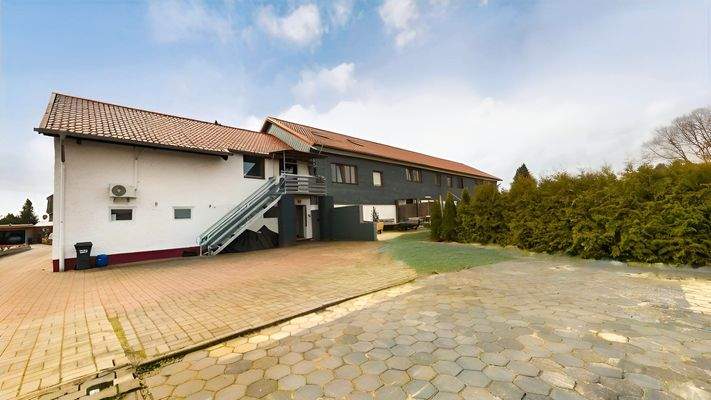 Eingang Mitwohnungen und Lagerflächen