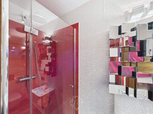 Kleines WC mit Dusche