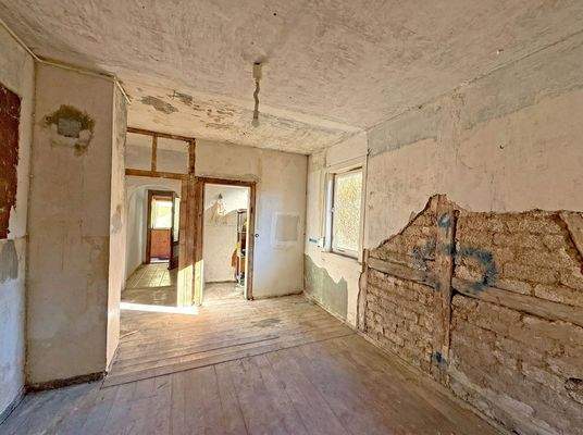 Küche mit Speisekammer im Erdgeschoss