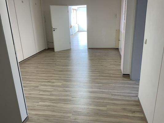 Raum mit Küchenanschluß rechts