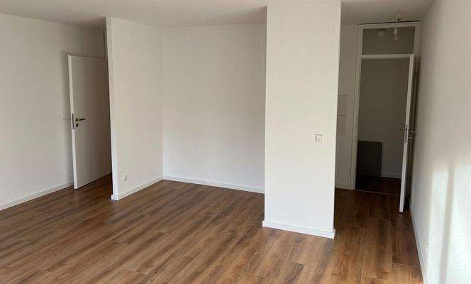 Wohnzimmer mit Blickrichtung Küche