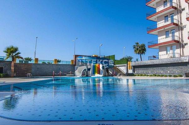 Beachfront Property in a Complex with Pool in Mahmutlar Alanya