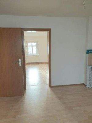 Küche, Blick ins Wohnzimmer