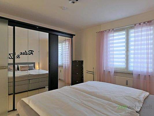 verspiegelter Kleiderschrank