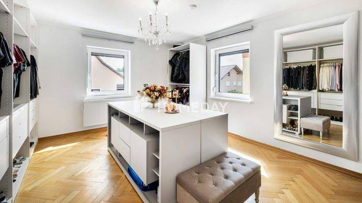 1. OG Ankleidezimmer 1