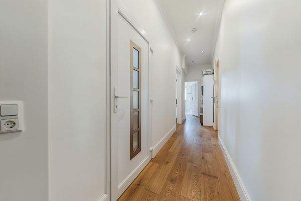 Flur - (KI generiert)