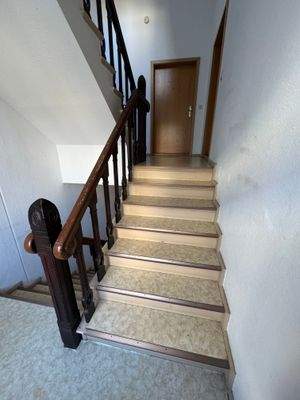 Hausflur mit Wohnungseingangstür