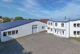 Großer, gepflasteter Innenhof