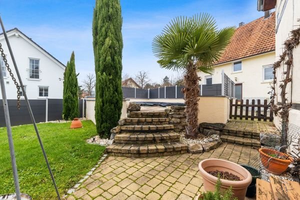 Garten mit Pool 