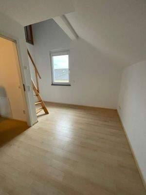 OG 2 Kinderzimmer jew. mit Holzleiter in den Dachspitz 