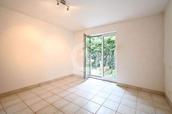 Schlafzimmer (Blick 2)