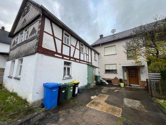 Hof + älteres Bauernhaus