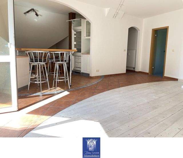 Traumhafte Galeriewohnung mit großem Balkon und EBK in grüner ruhiger Lage! - Photo 3