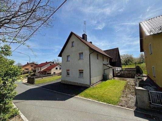 Haus mit Gemüsegarten und Stellplatz.jpg
