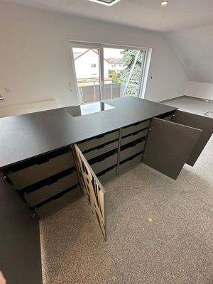 Stauraum in der Kochinsel