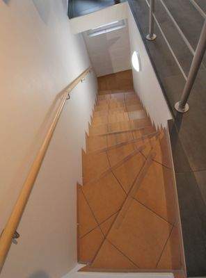 EG Treppe zum KG.JPG