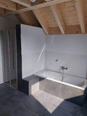 Bad mit Wanne   Dusche