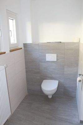 EG Badezimmer mit Dusche.png