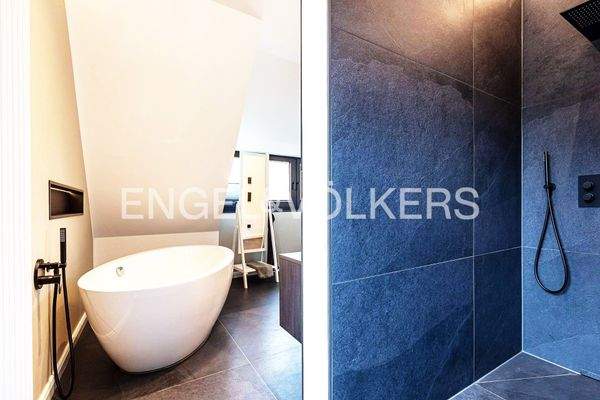 Master-Bad 1. Dachgeschoss